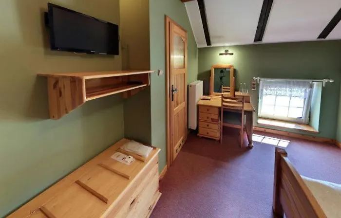 Stara Stajnia Hotell 3*