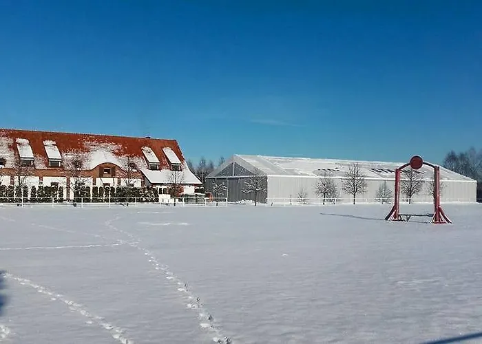 Stara Stajnia Hotell 3*